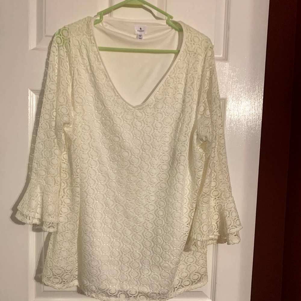 Dress barn Women’s plus size lace shirt in cream size 2x